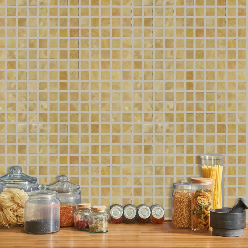 Piastrelle mosaico lucide giallo ambra 2x2 cm su rete